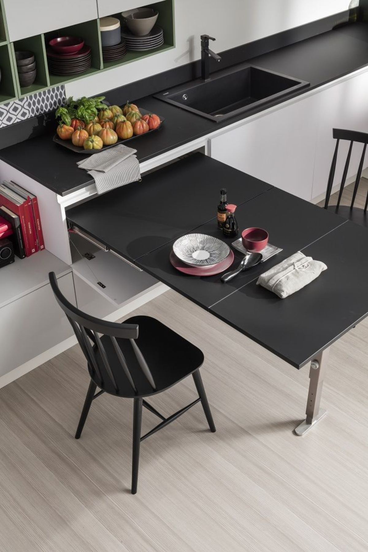 SlideOut Single Leg Table